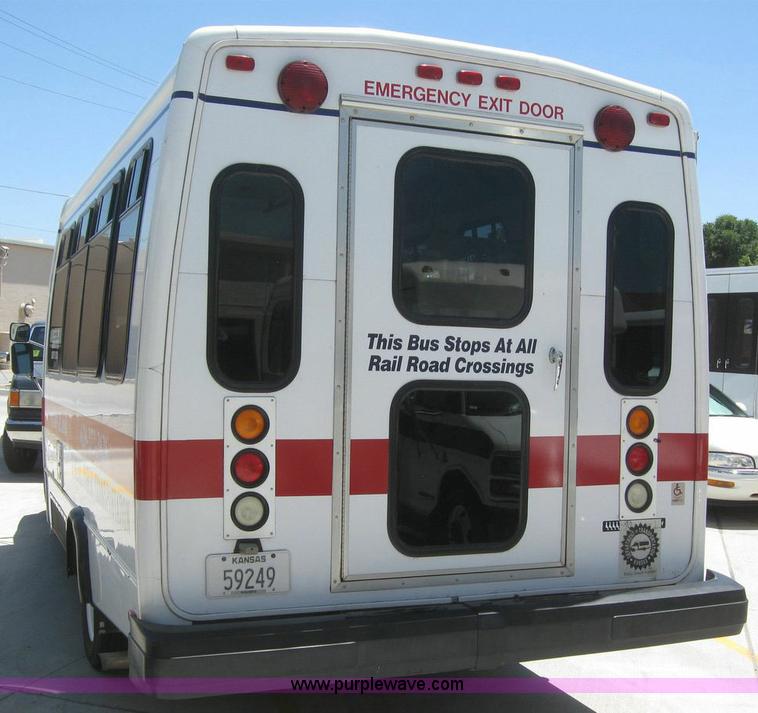 image for item 6855 2002 Chevrolet Express G3500 transit bus