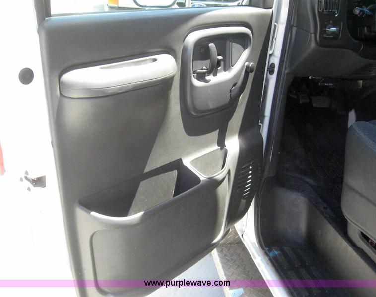 image for item 6855 2002 Chevrolet Express G3500 transit bus
