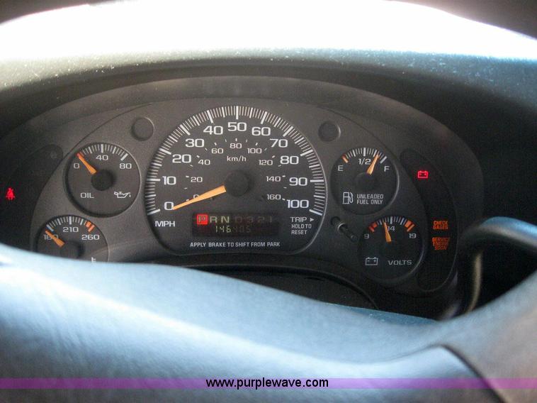 image for item 6855 2002 Chevrolet Express G3500 transit bus