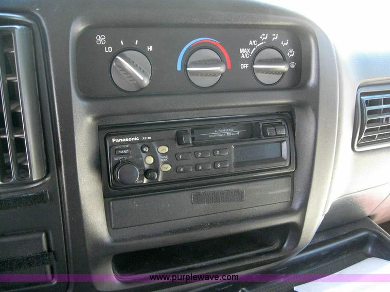 image for item 6855 2002 Chevrolet Express G3500 transit bus