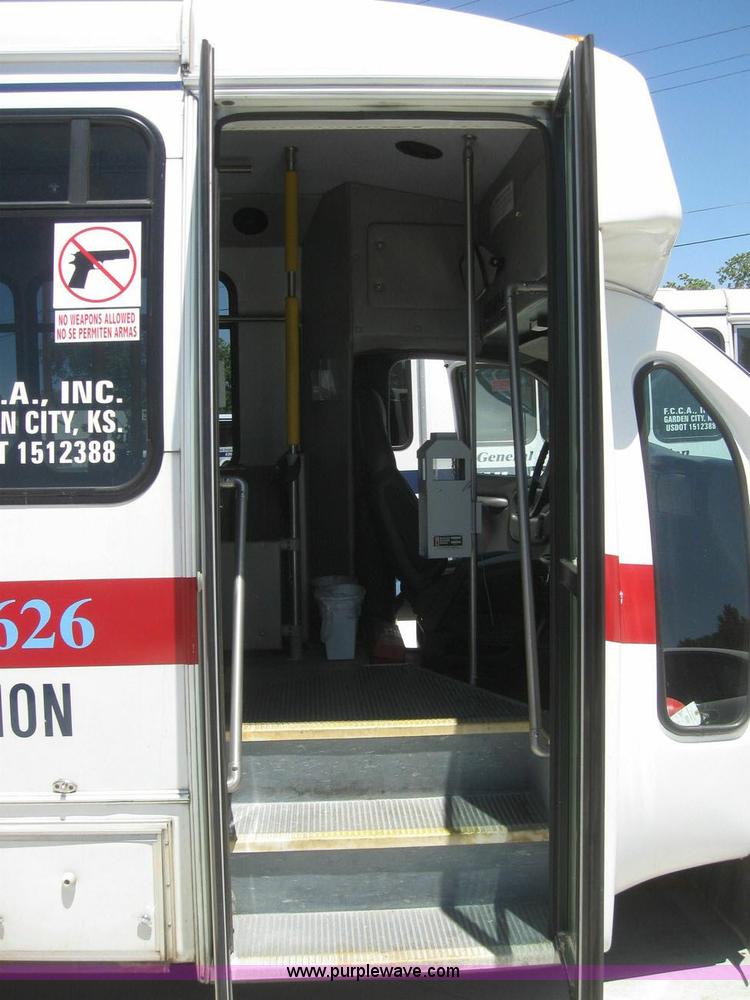 image for item 6855 2002 Chevrolet Express G3500 transit bus