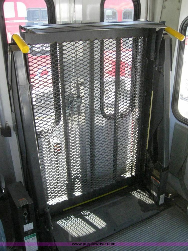 image for item 6855 2002 Chevrolet Express G3500 transit bus