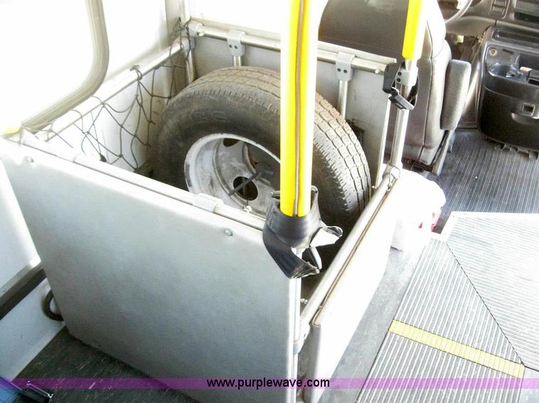 image for item 6855 2002 Chevrolet Express G3500 transit bus