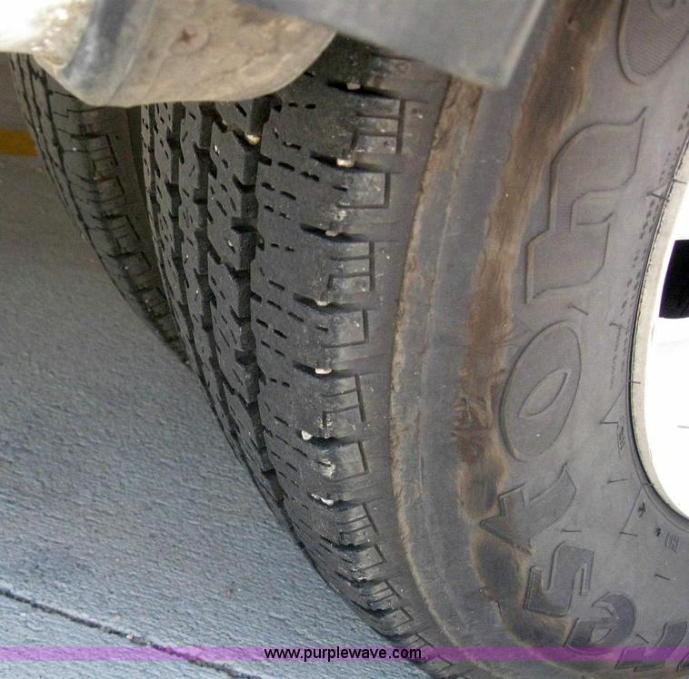 image for item 6855 2002 Chevrolet Express G3500 transit bus