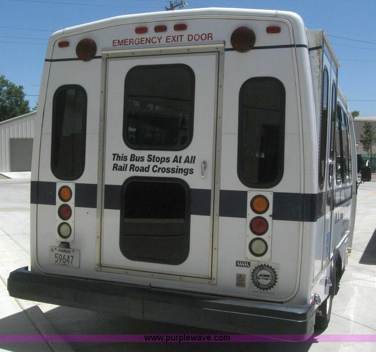 image for item 6856 2002 Chevrolet Express G3500 transit bus