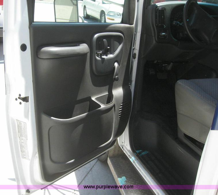 image for item 6856 2002 Chevrolet Express G3500 transit bus