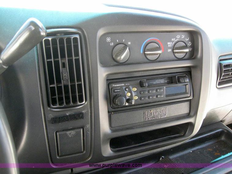 image for item 6856 2002 Chevrolet Express G3500 transit bus