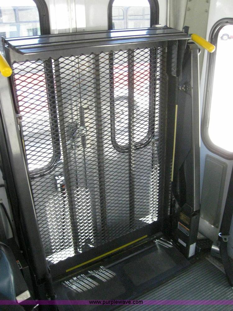 image for item 6856 2002 Chevrolet Express G3500 transit bus