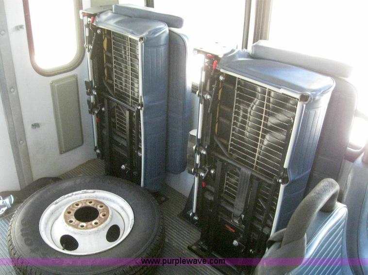 image for item 6856 2002 Chevrolet Express G3500 transit bus