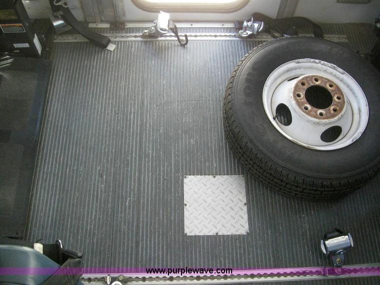 image for item 6856 2002 Chevrolet Express G3500 transit bus