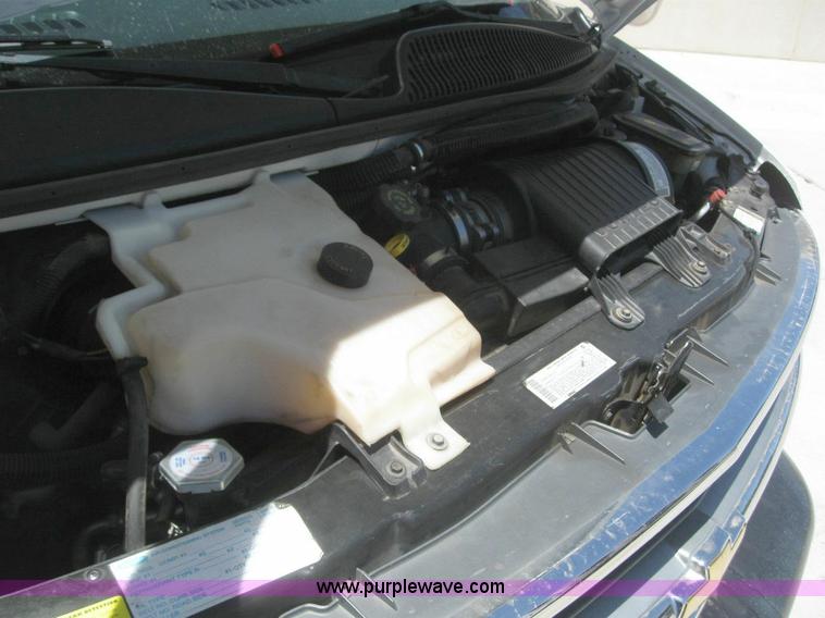 image for item 6856 2002 Chevrolet Express G3500 transit bus