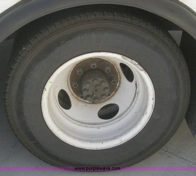 image for item 6856 2002 Chevrolet Express G3500 transit bus