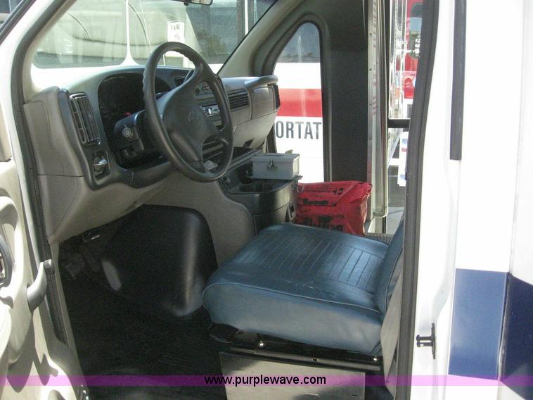 image for item 6857 2000 Chevrolet Express G3500 transit bus