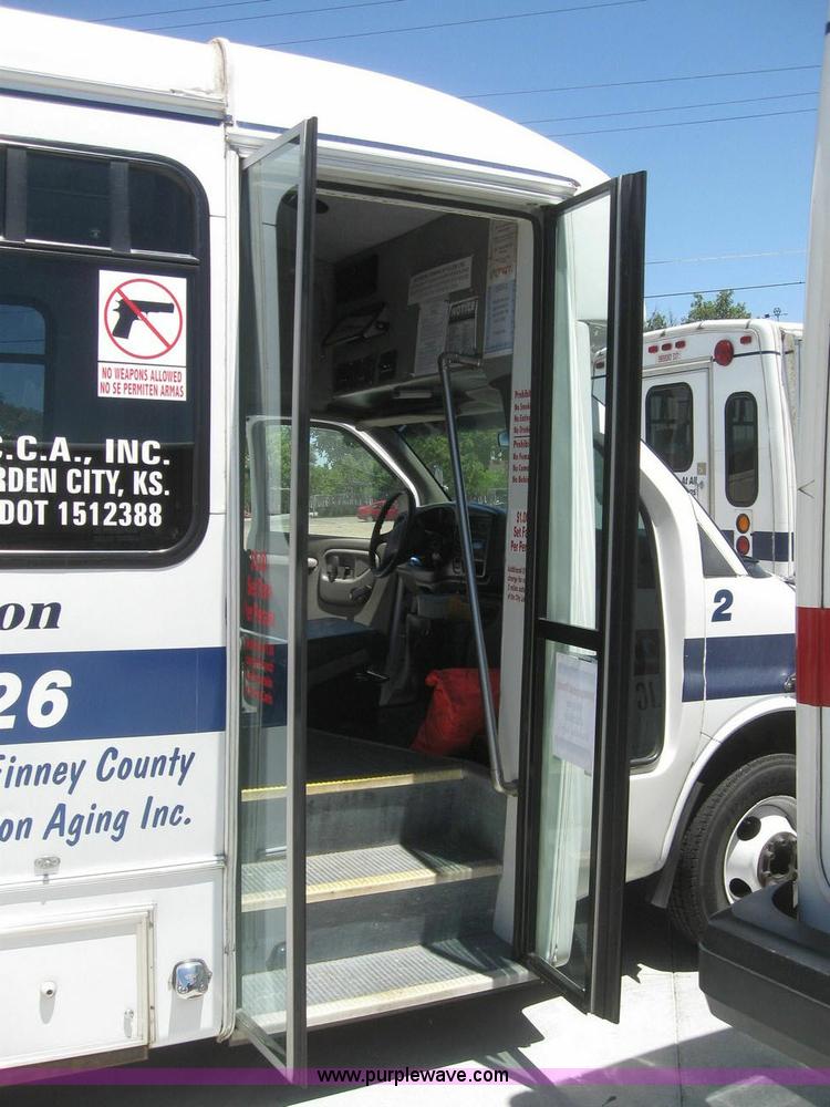 image for item 6857 2000 Chevrolet Express G3500 transit bus