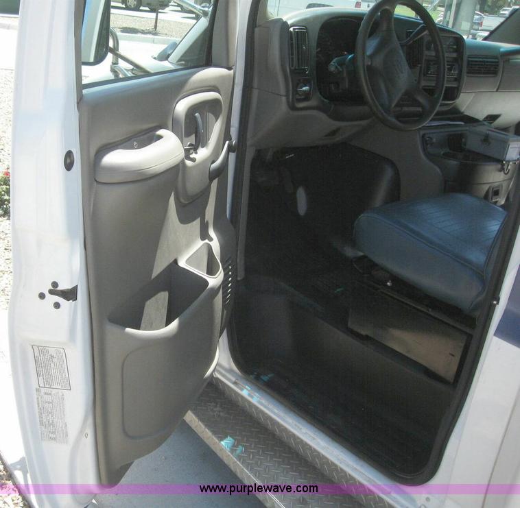 image for item 6858 2000 Chevrolet Express G3500 transit bus