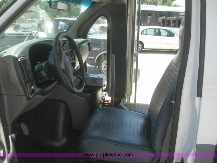 image for item 6858 2000 Chevrolet Express G3500 transit bus