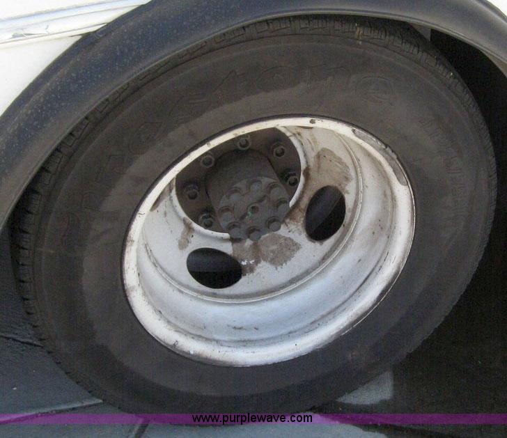 image for item 6858 2000 Chevrolet Express G3500 transit bus