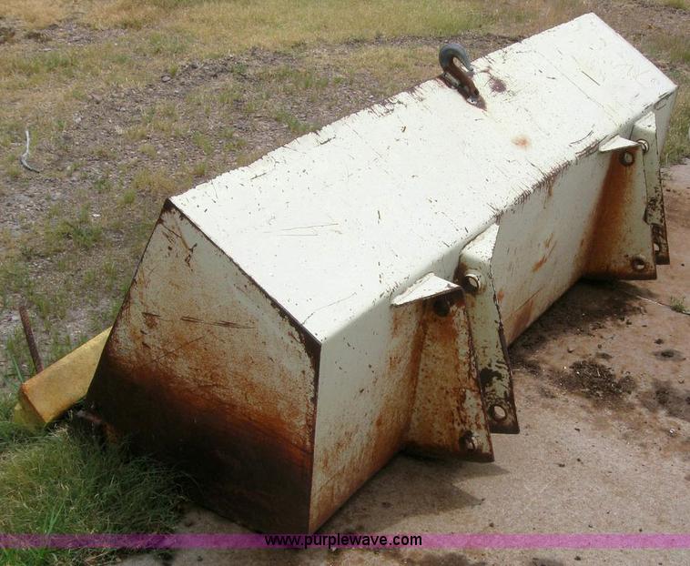 image for item 6865 1965 Massey-Ferguson 1100 tractor with loader