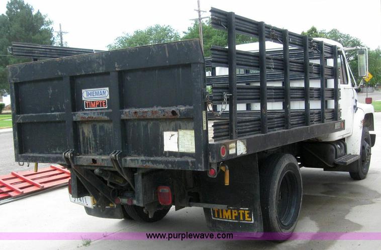 image for item 6990 1980 International 1700 flatbed truck