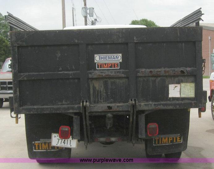 image for item 6990 1980 International 1700 flatbed truck