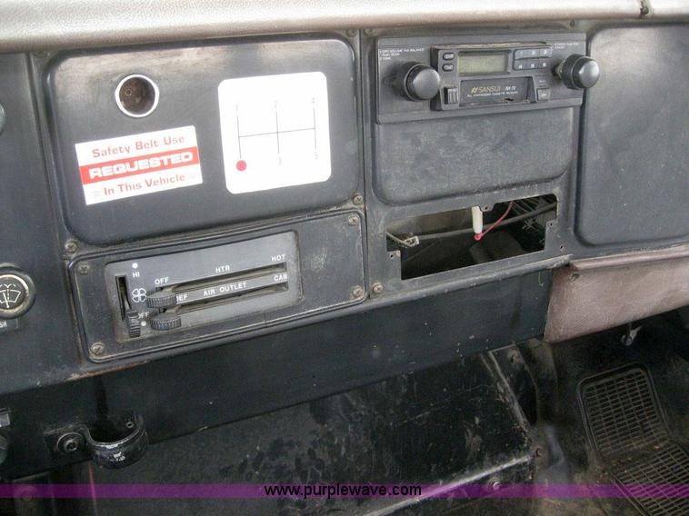 image for item 6990 1980 International 1700 flatbed truck