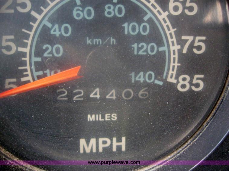 image for item 6990 1980 International 1700 flatbed truck