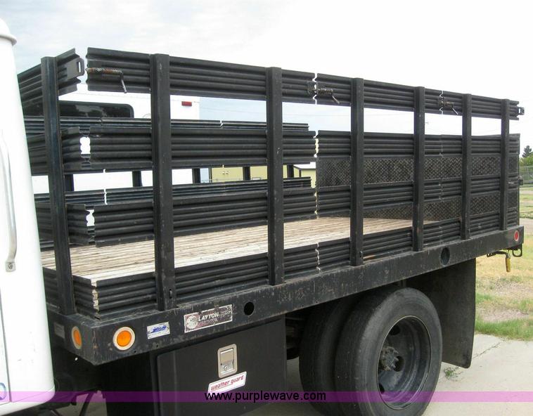 image for item 6990 1980 International 1700 flatbed truck