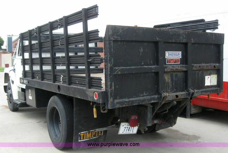 image for item 6990 1980 International 1700 flatbed truck