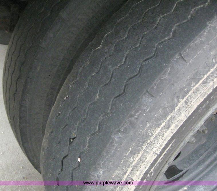 image for item 6990 1980 International 1700 flatbed truck