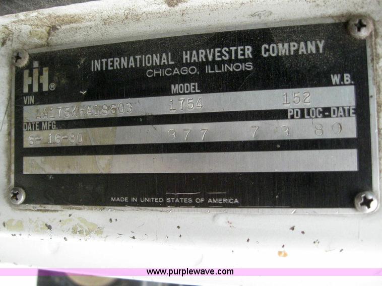 image for item 6990 1980 International 1700 flatbed truck