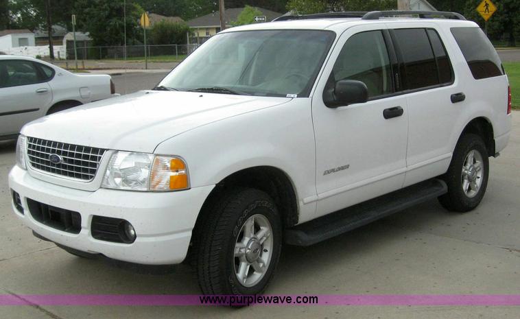 image for item 6998 2004 Ford Explorer