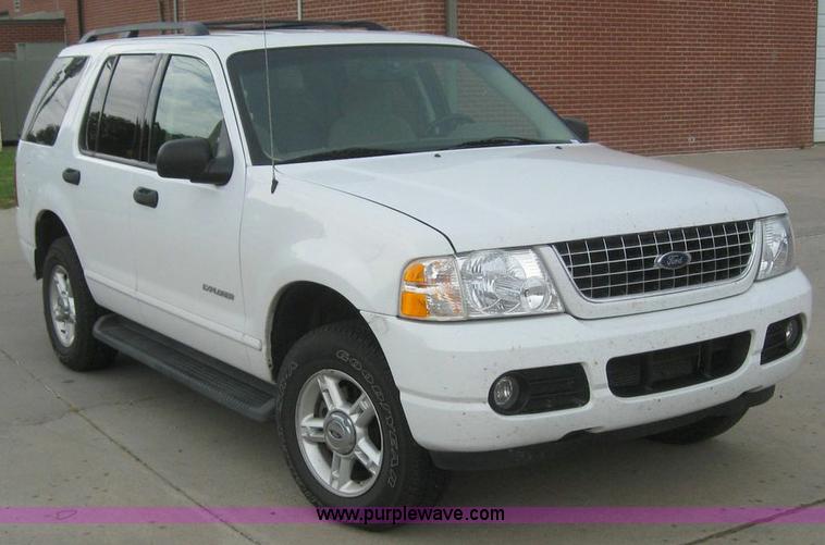 image for item 6998 2004 Ford Explorer