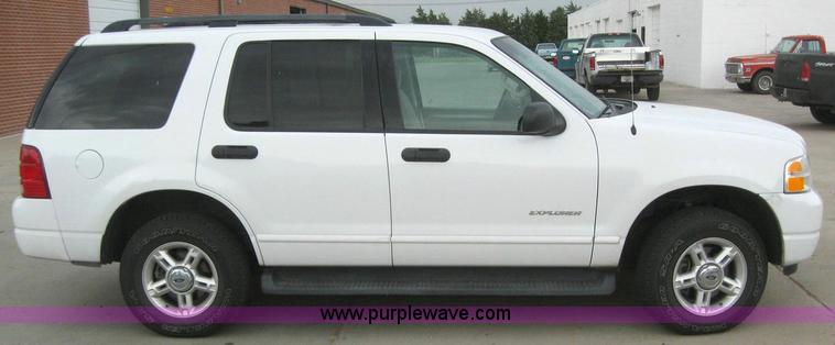 image for item 6998 2004 Ford Explorer