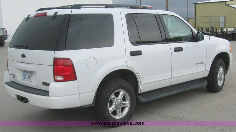 image for item 6998 2004 Ford Explorer