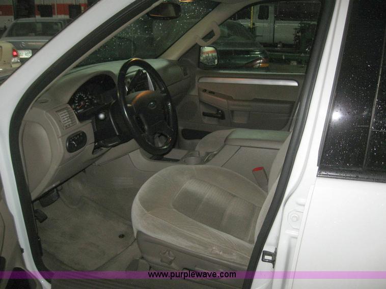 image for item 6998 2004 Ford Explorer