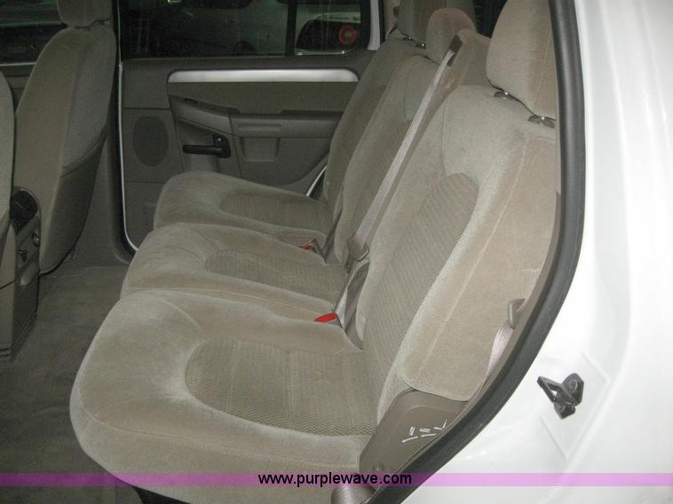 image for item 6998 2004 Ford Explorer