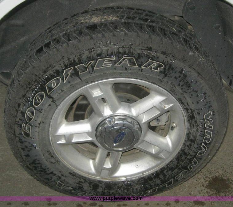 image for item 6998 2004 Ford Explorer