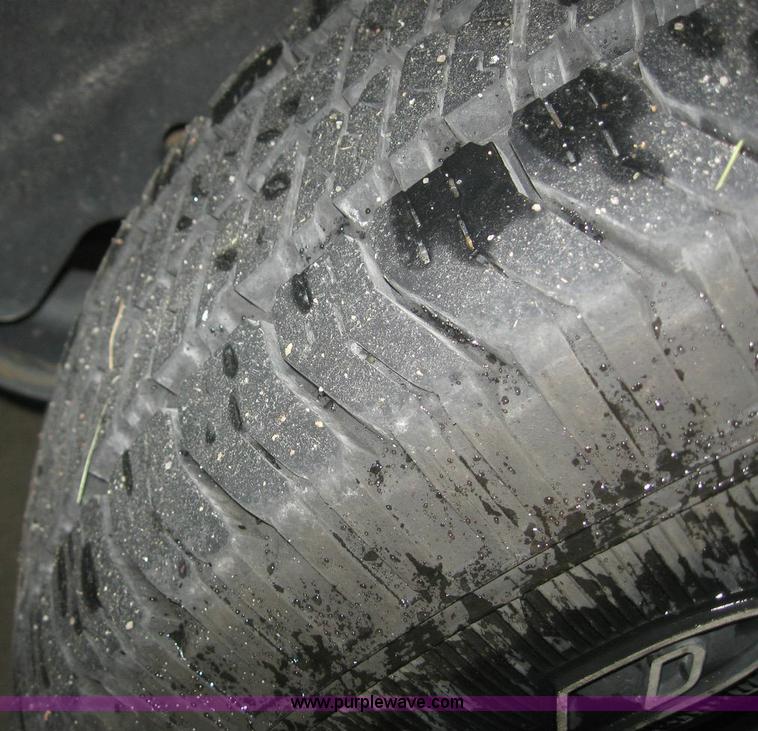 image for item 6998 2004 Ford Explorer