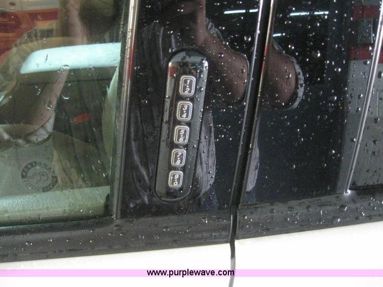 image for item 6998 2004 Ford Explorer