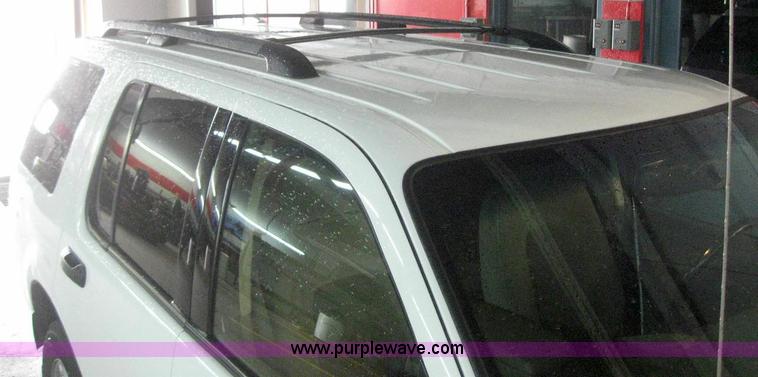 image for item 6998 2004 Ford Explorer