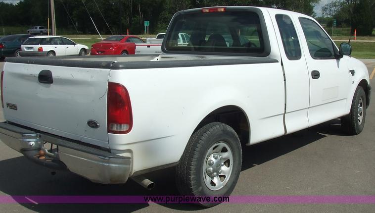 image for item 7111 1999 Ford F250 XL pickup truck