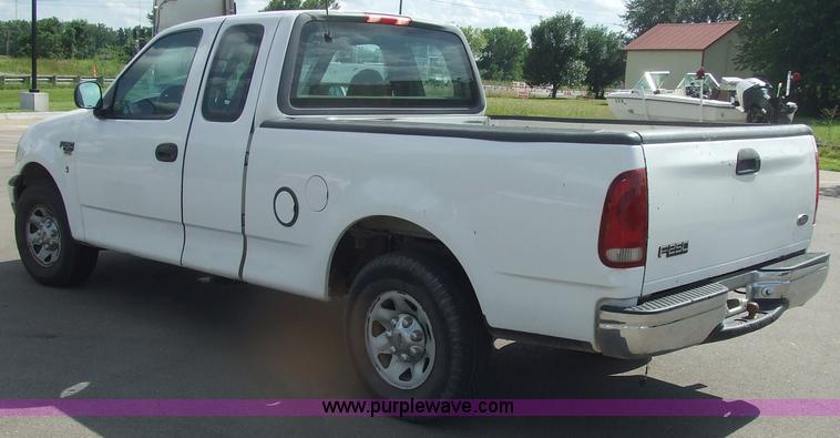 image for item 7111 1999 Ford F250 XL pickup truck