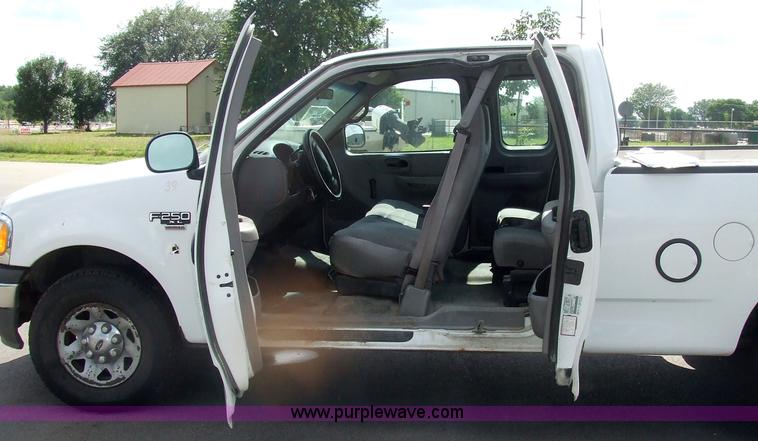 image for item 7111 1999 Ford F250 XL pickup truck