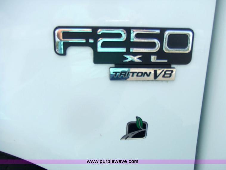 image for item 7111 1999 Ford F250 XL pickup truck