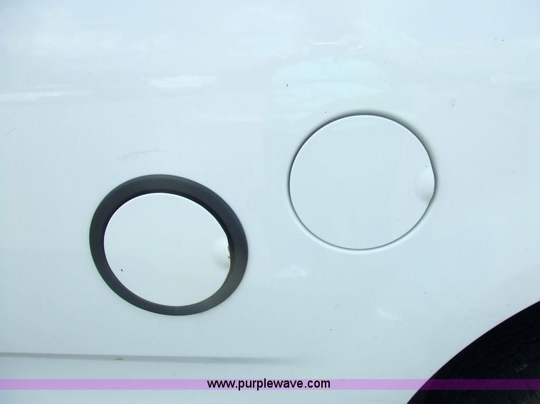 image for item 7111 1999 Ford F250 XL pickup truck