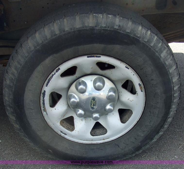 image for item 7111 1999 Ford F250 XL pickup truck