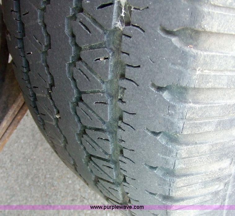 image for item 7111 1999 Ford F250 XL pickup truck