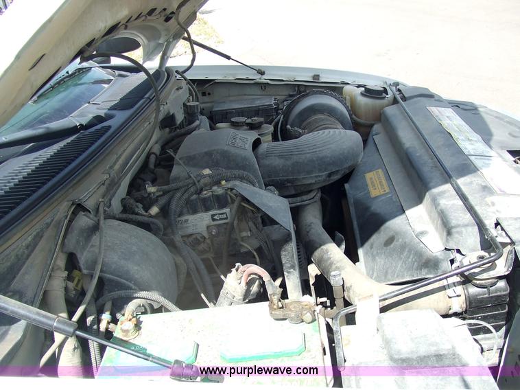 image for item 7111 1999 Ford F250 XL pickup truck