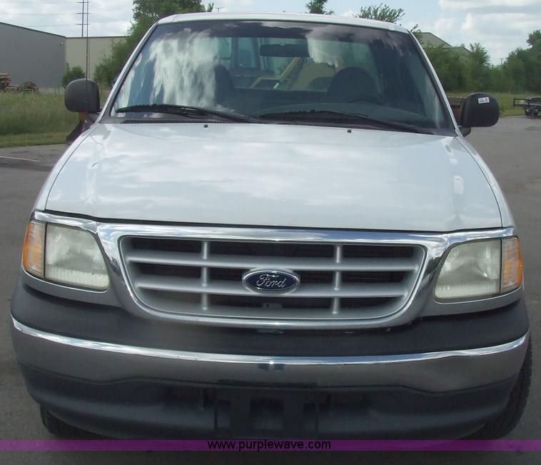 image for item 7112 1999 Ford F250 XL pickup truck