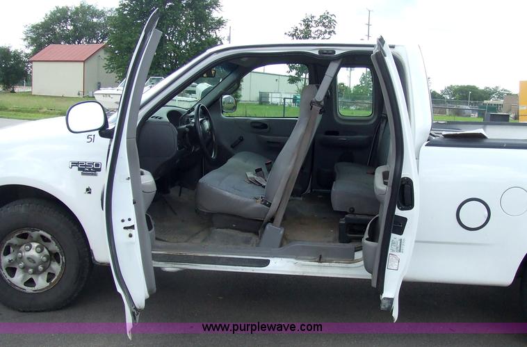 image for item 7112 1999 Ford F250 XL pickup truck